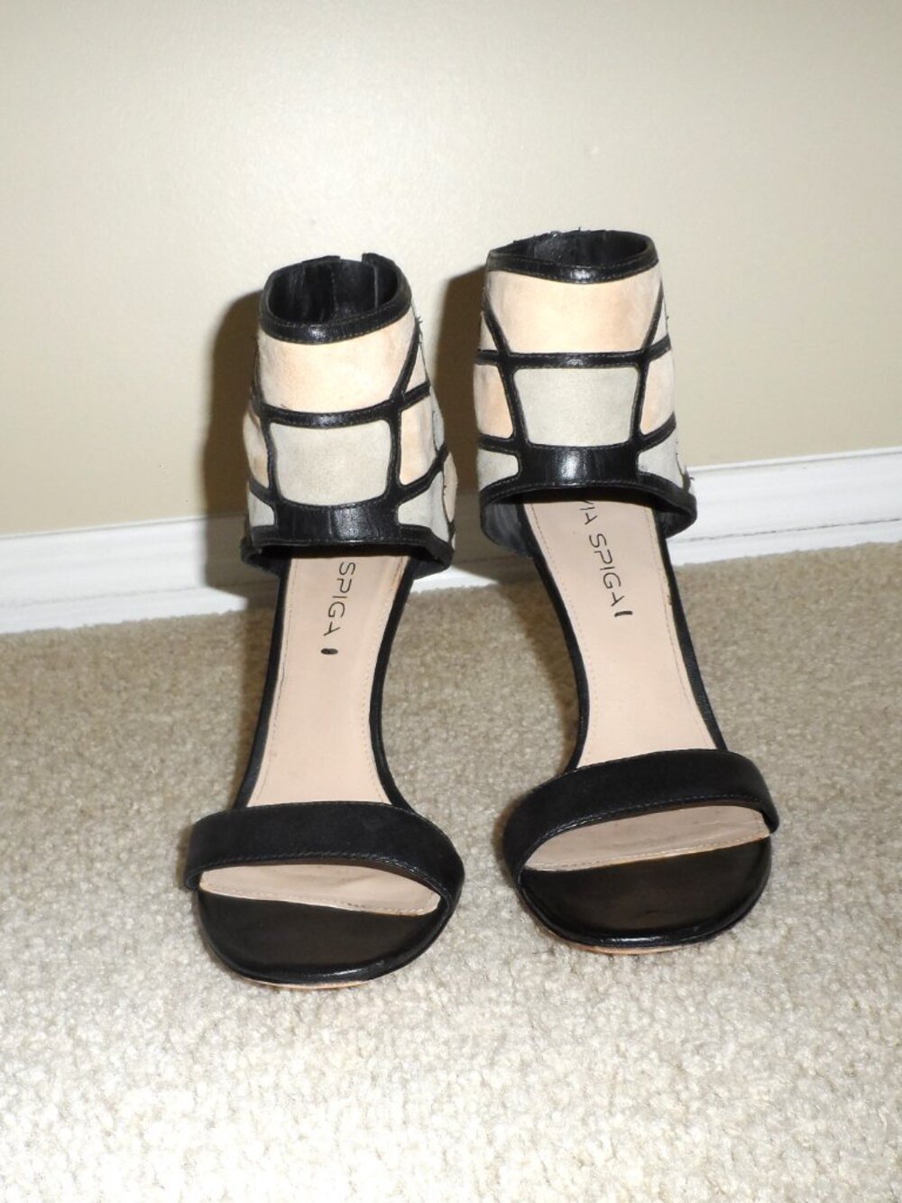 Via Spiga- Genuine Leather  Black Strappy Heels - size 8.5 - Picture 4 of 13
